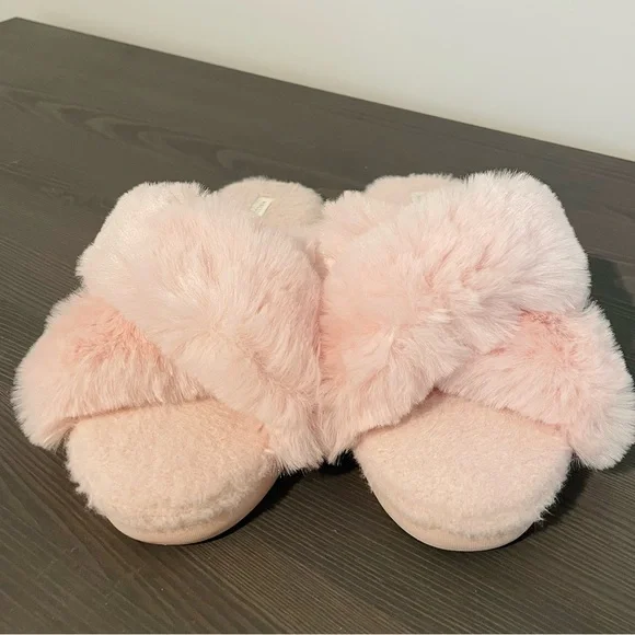 Soft Plush Cozy House Slippers - Picture 6 of 7